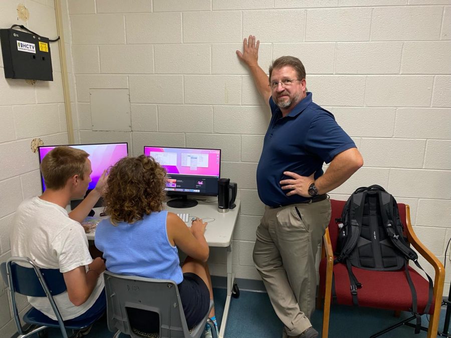 Mr. Ondash working with students in his graphics class.