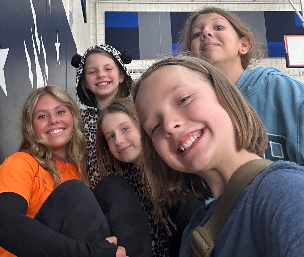 Sophomore Hadley Halstead hanging out with Molly, Maddie, Mya and Julia at Explorer Zone. Halstead has worked at Explorer Zone for the last two years. 