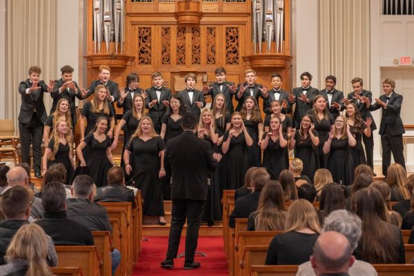 During a joint concert with Brecksville-Broadview Heights High School, Hudson Chamber Choir presented ‘Nyon Nyon’ by Jake Runestad. Each voice section created their own choreography to match the spunky energy of the music.